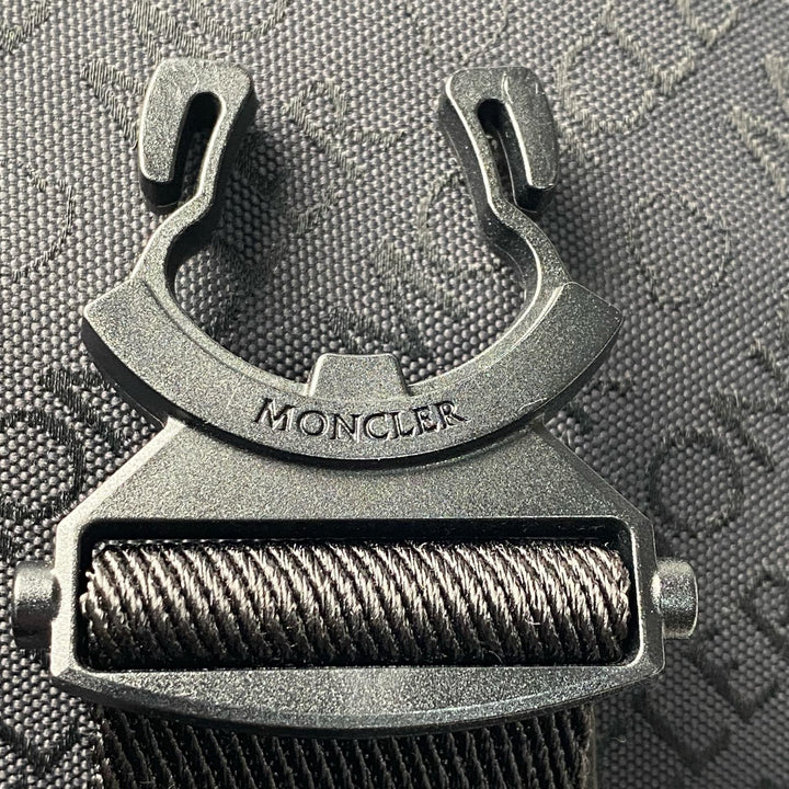 未使用 モンクレール MONCER メンズ ミニ ショルダーバッグ ポシェット 斜めがけ クロスボディ