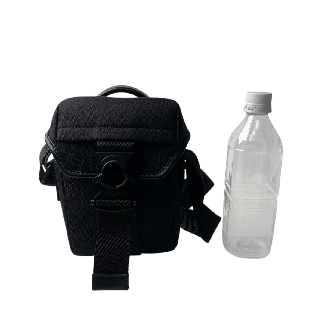 未使用 モンクレール MONCER メンズ ミニ ショルダーバッグ ポシェット 斜めがけ クロスボディ