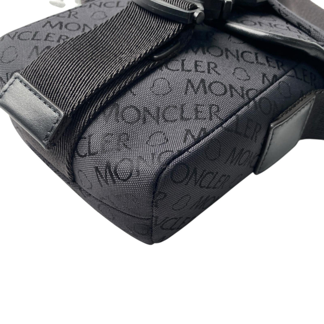未使用 モンクレール MONCER メンズ ミニ ショルダーバッグ ポシェット 斜めがけ クロスボディ