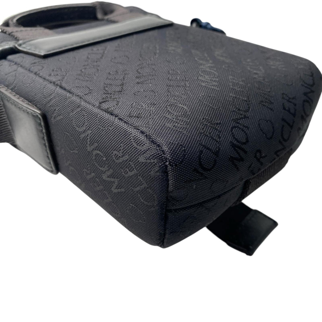 未使用 モンクレール MONCER メンズ ミニ ショルダーバッグ ポシェット 斜めがけ クロスボディ