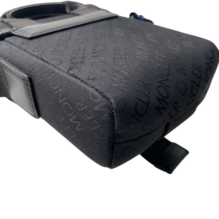 未使用 モンクレール MONCER メンズ ミニ ショルダーバッグ ポシェット 斜めがけ クロスボディ