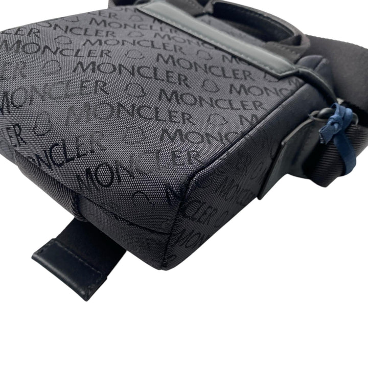 未使用 モンクレール MONCER メンズ ミニ ショルダーバッグ ポシェット 斜めがけ クロスボディ