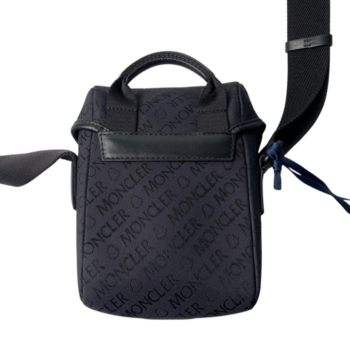 未使用 モンクレール MONCER メンズ ミニ ショルダーバッグ ポシェット 斜めがけ クロスボディ