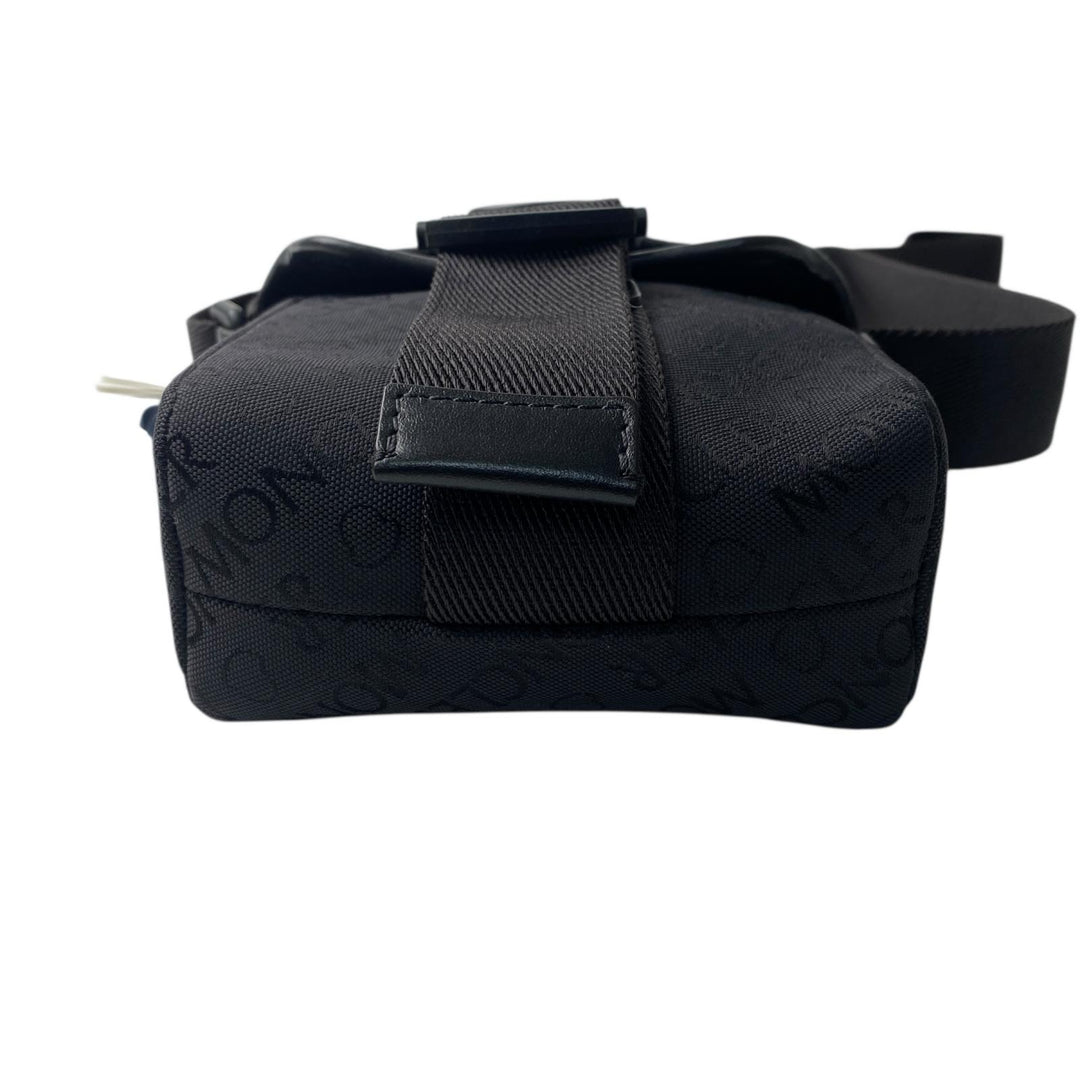 未使用 モンクレール MONCER メンズ ミニ ショルダーバッグ ポシェット 斜めがけ クロスボディ