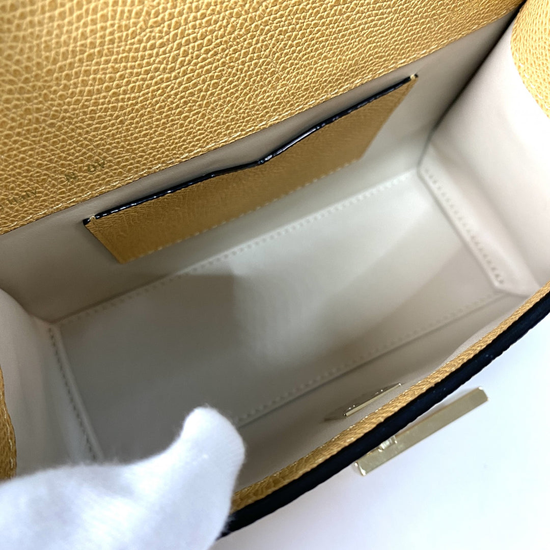 定価53万 未使用 ヴァレクストラ Valextra レディース マイクロ イジィデ N 532246 V5E23 028 ハンドバッグ ショルダーバッグ 斜めがけ クロスボディ