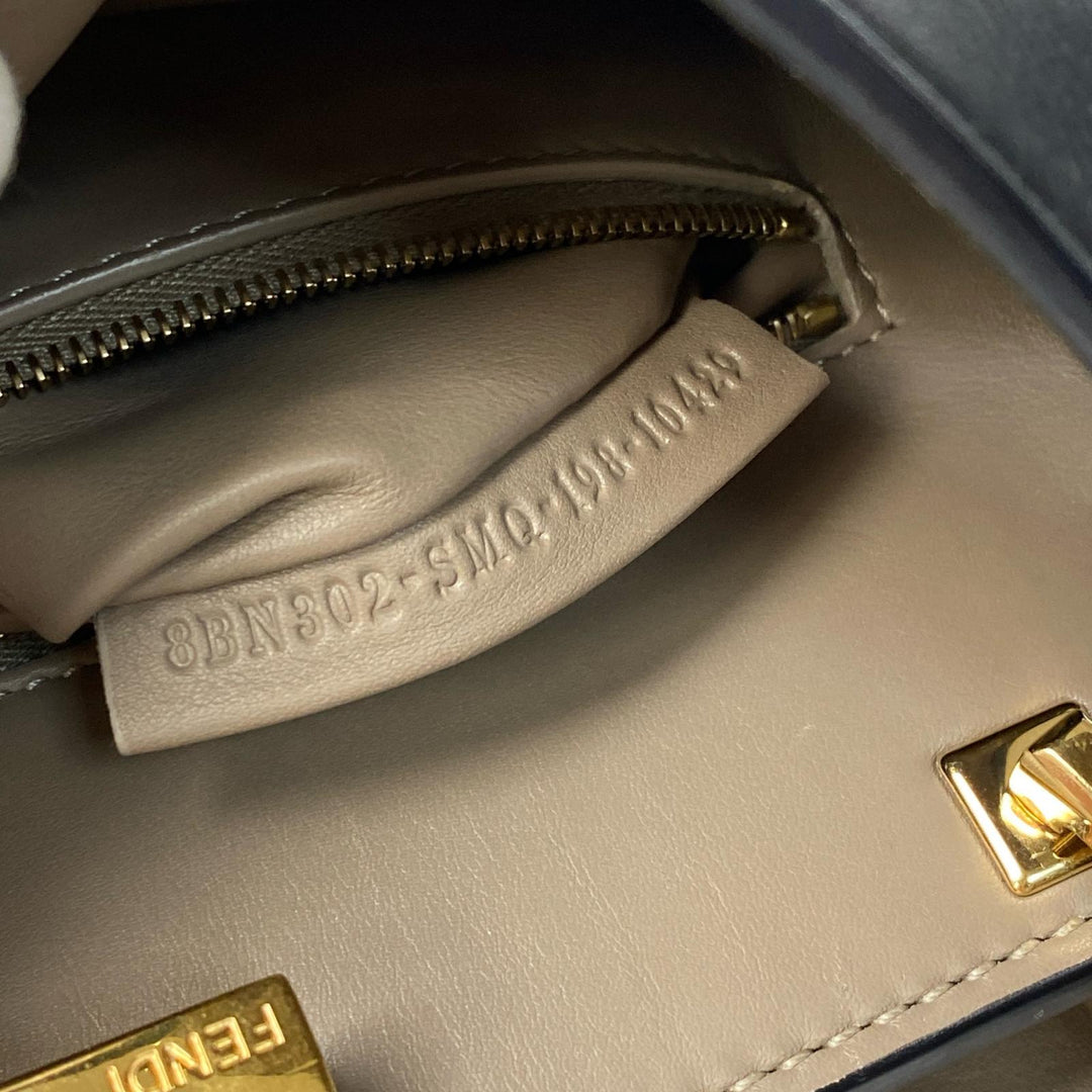 美品 フェンディ FENDI 8BN302 エッセンシャリー ピーカブー 2way ショルダーバッグ ハンドバッグ 斜めがけ クロスボディ レディース