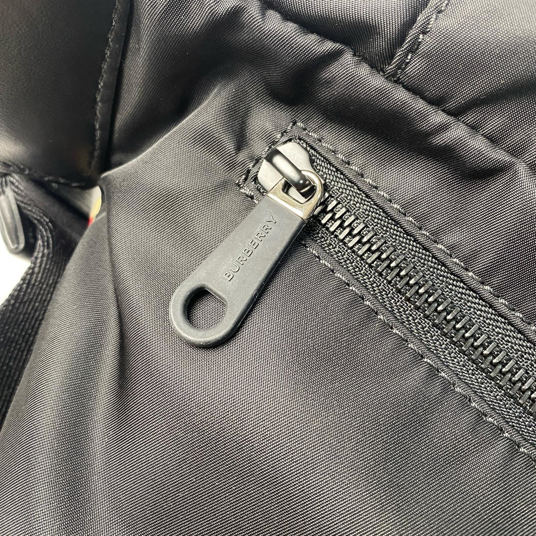 美品 バーバリー Burberry ノバチェック ボディバッグ 斜めがけ クロスボディ ユニセックス