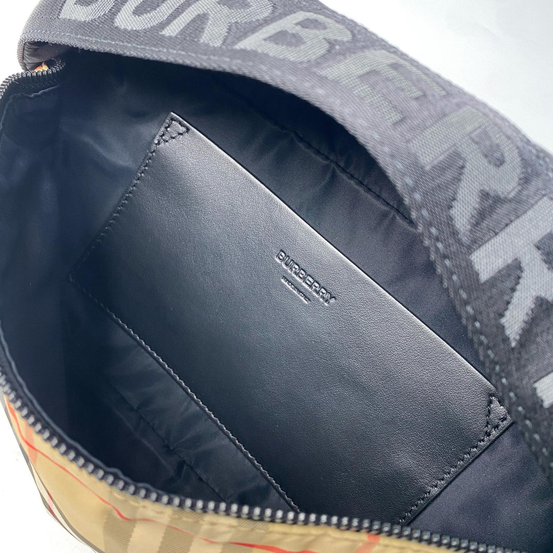 美品 バーバリー Burberry ノバチェック ボディバッグ 斜めがけ クロスボディ ユニセックス