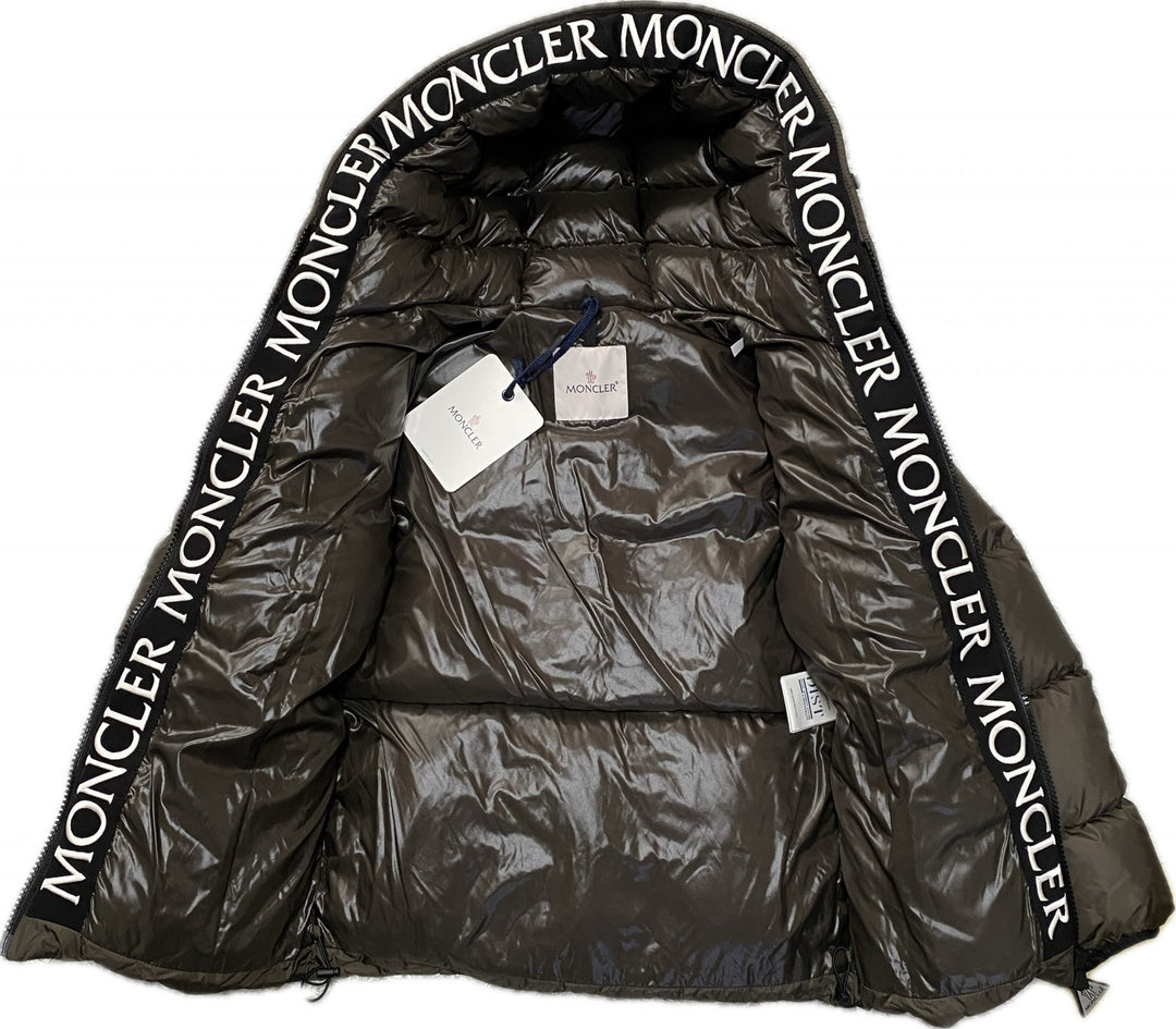 未使用 モンクレール MONCER MONTCLA メンズ モンクラー ダウンジャケット　人気
