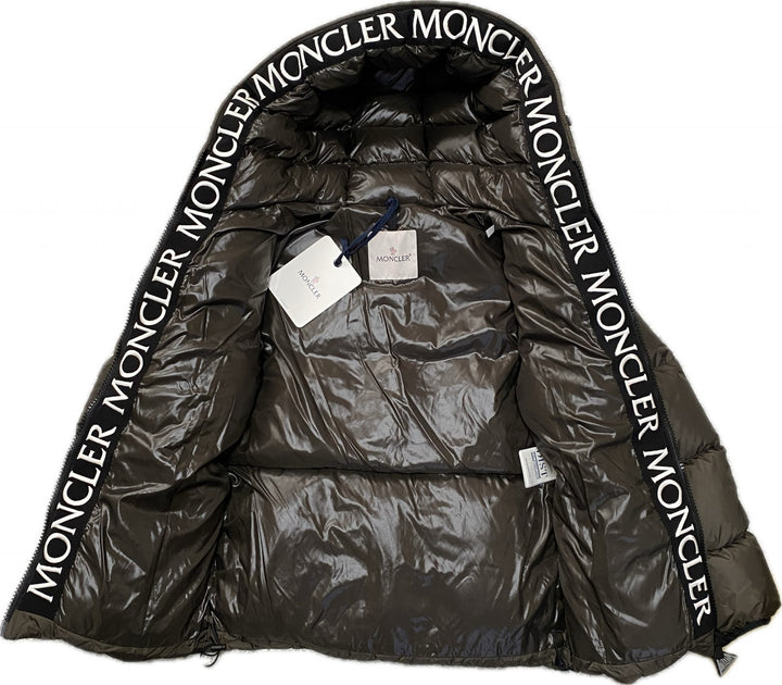 未使用 モンクレール MONCER MONTCLA メンズ モンクラー ダウンジャケット　人気