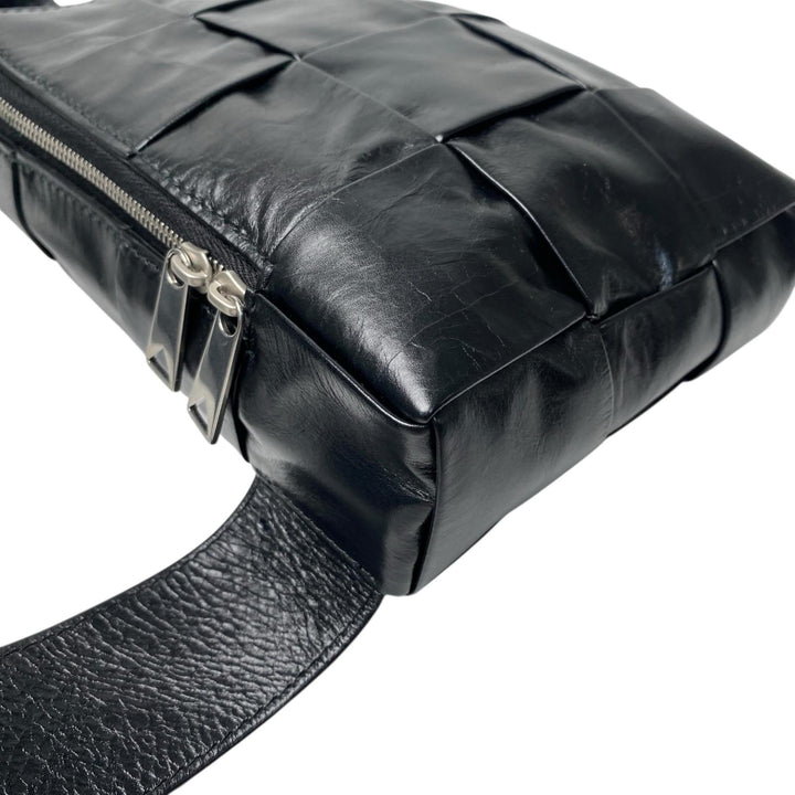 未使用 ボッテガヴェネタ BOTTEGA VENETA マキシイントレ カセット スリングバッグ ミニ 701366 斜めがけ クロスボディ メンズ