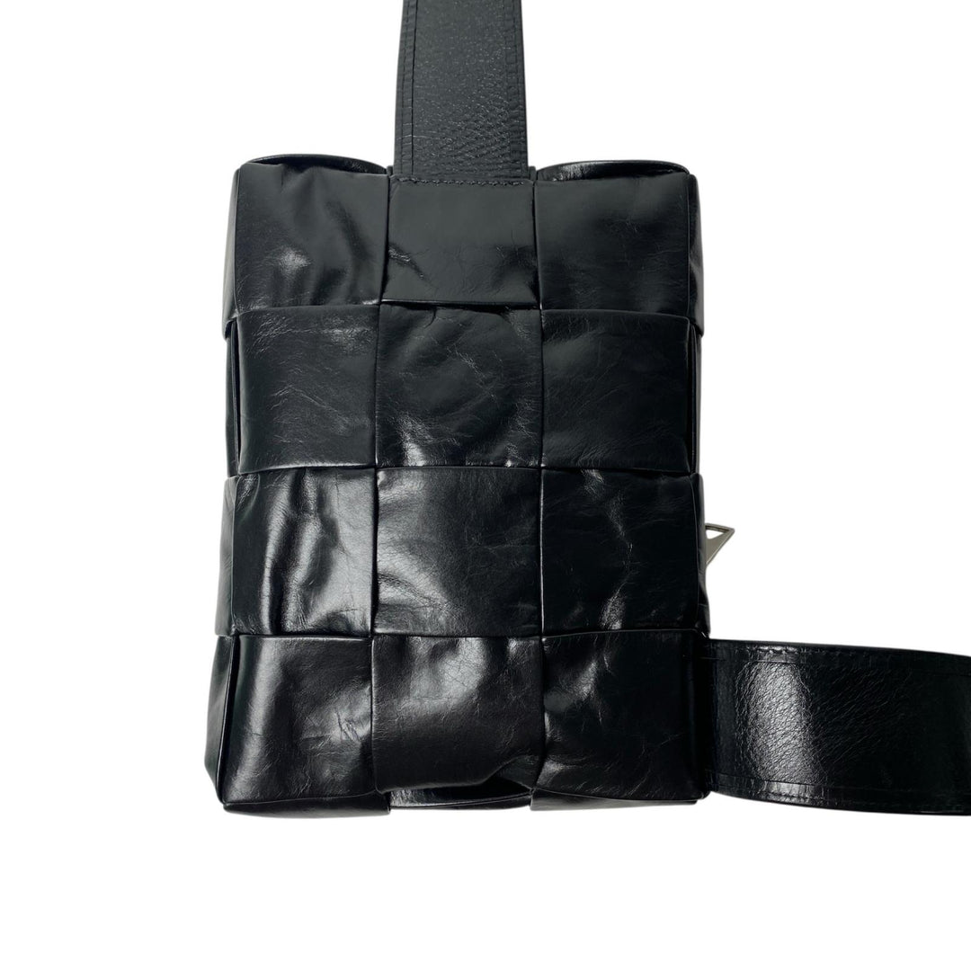 未使用 ボッテガヴェネタ BOTTEGA VENETA マキシイントレ カセット スリングバッグ ミニ 701366 斜めがけ クロスボディ メンズ