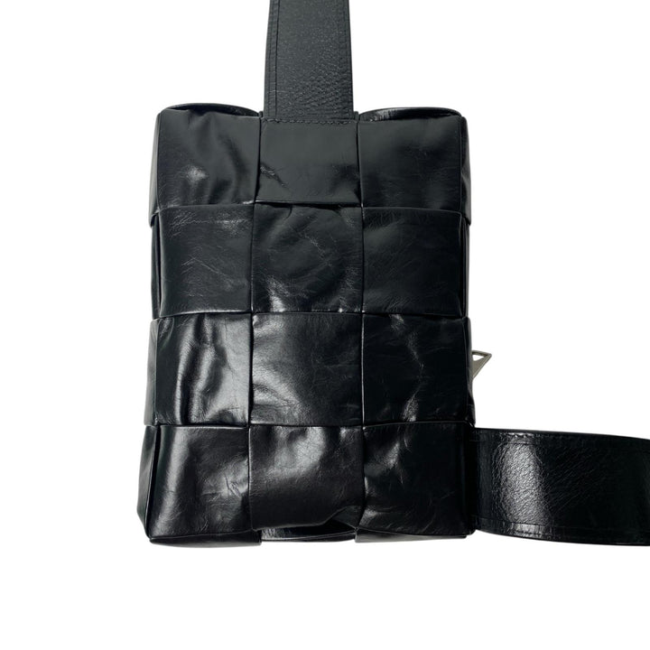 未使用 ボッテガヴェネタ BOTTEGA VENETA マキシイントレ カセット スリングバッグ ミニ 701366 斜めがけ クロスボディ メンズ
