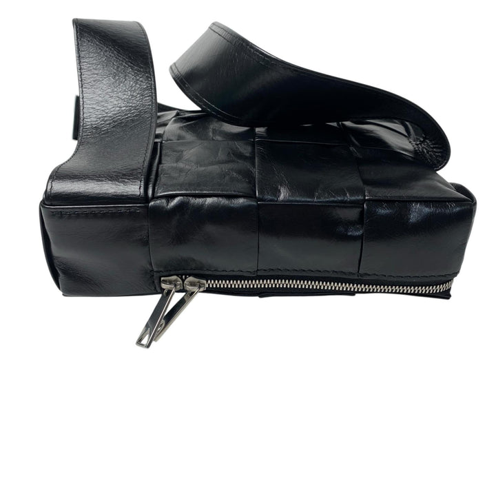 未使用 ボッテガヴェネタ BOTTEGA VENETA マキシイントレ カセット スリングバッグ ミニ 701366 斜めがけ クロスボディ メンズ
