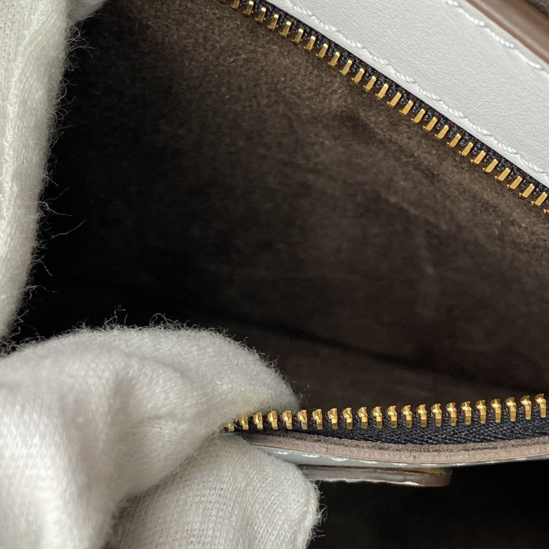 現行モデル 定価27万 マルニ MARNI レディース ミュゼオ ホーボー ショルダーバッグ トートバッグ レザー 肩がけ