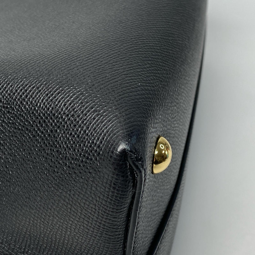 新品同様 フェラガモ Ferragamo ガンチーニ 2way ショルダーバッグ ハンドバッグ レザー ブラック 斜めがけ クロスボディ レディース