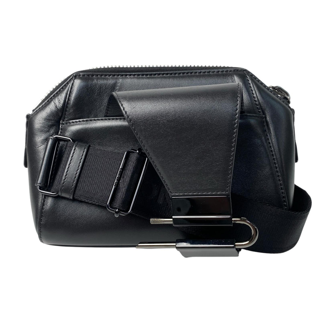 ジバンシィ GIVENCHY アンティゴナU ショルダーバッグ ボディバッグ レザー ブラック 斜めがけ クロスボディ メンズ