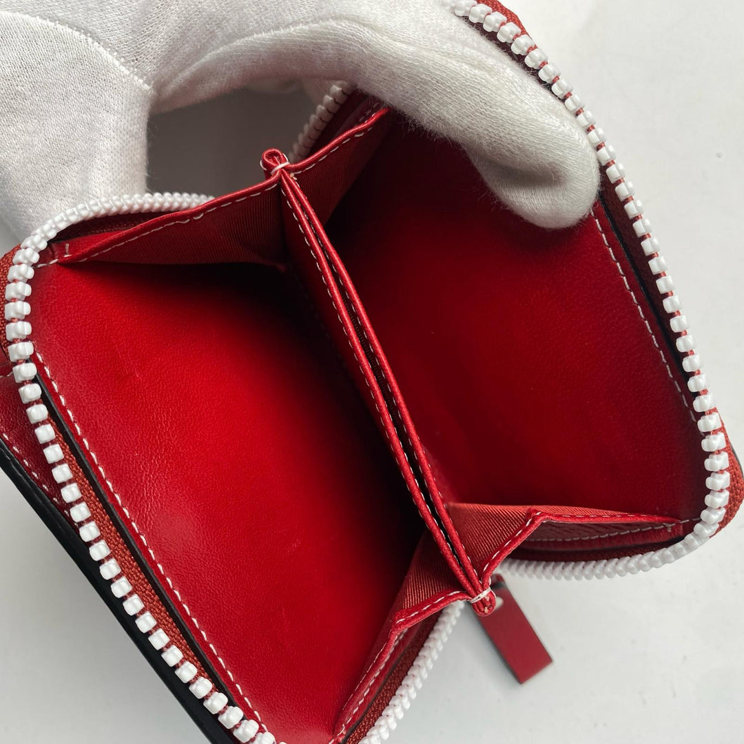 美品 ヴァレンティノガラヴァーニ valentino garavani 二つ折財布 ロックスタッズ レディース