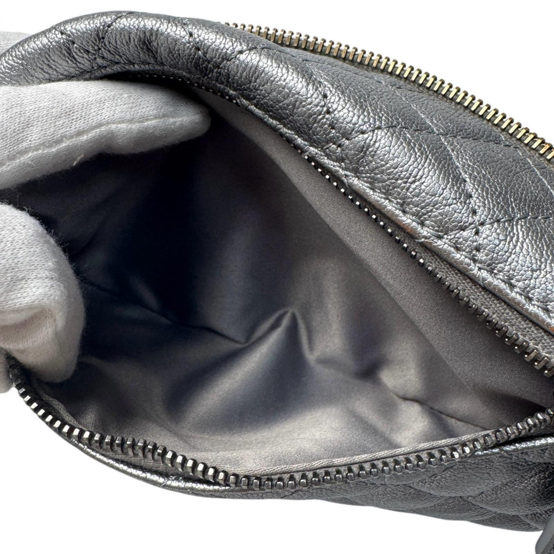 シャネル CHANEL ウエストバッグ ボディバッグ シルバー レザー 19番台 A94102 レディース