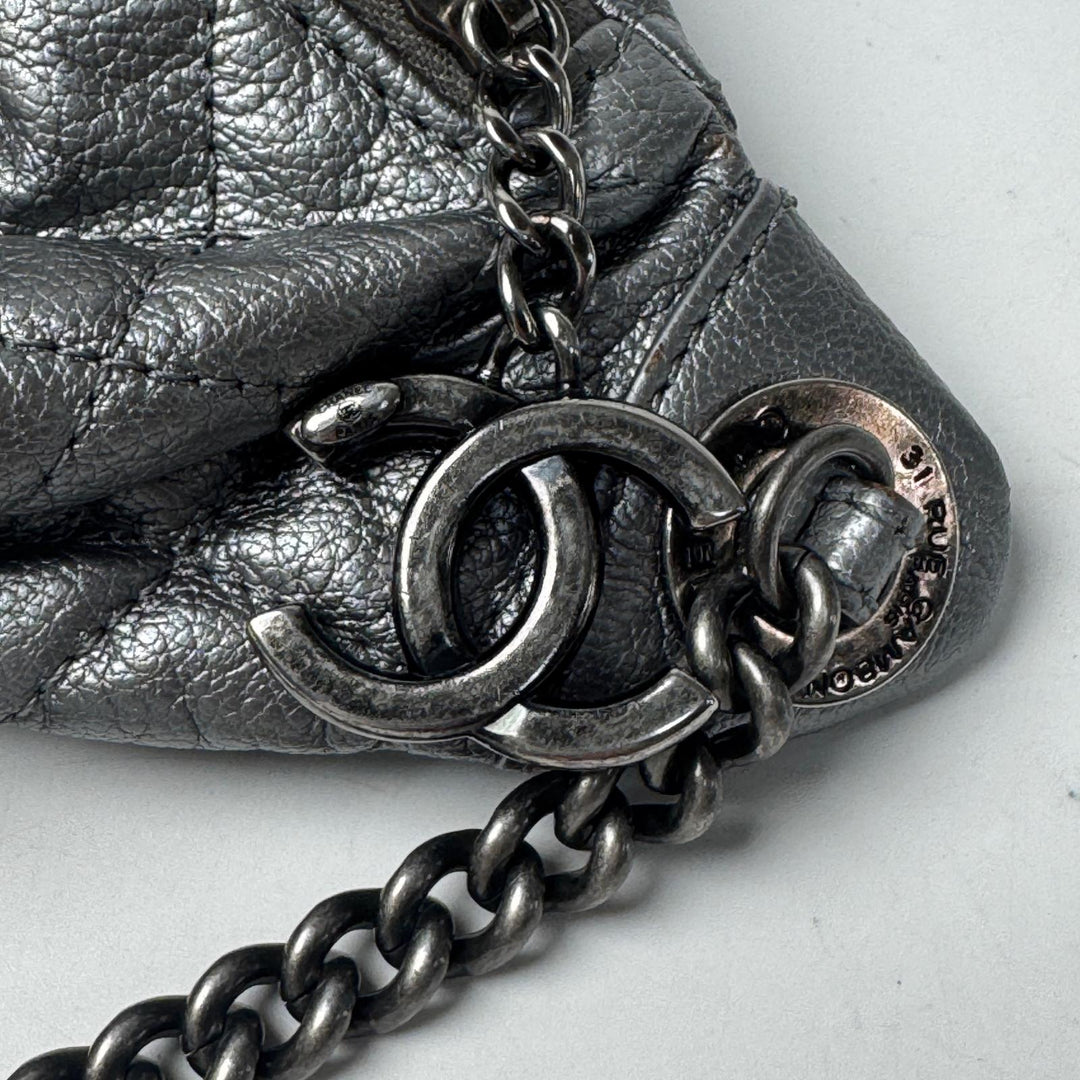 シャネル CHANEL ウエストバッグ ボディバッグ シルバー レザー 19番台 A94102 レディース