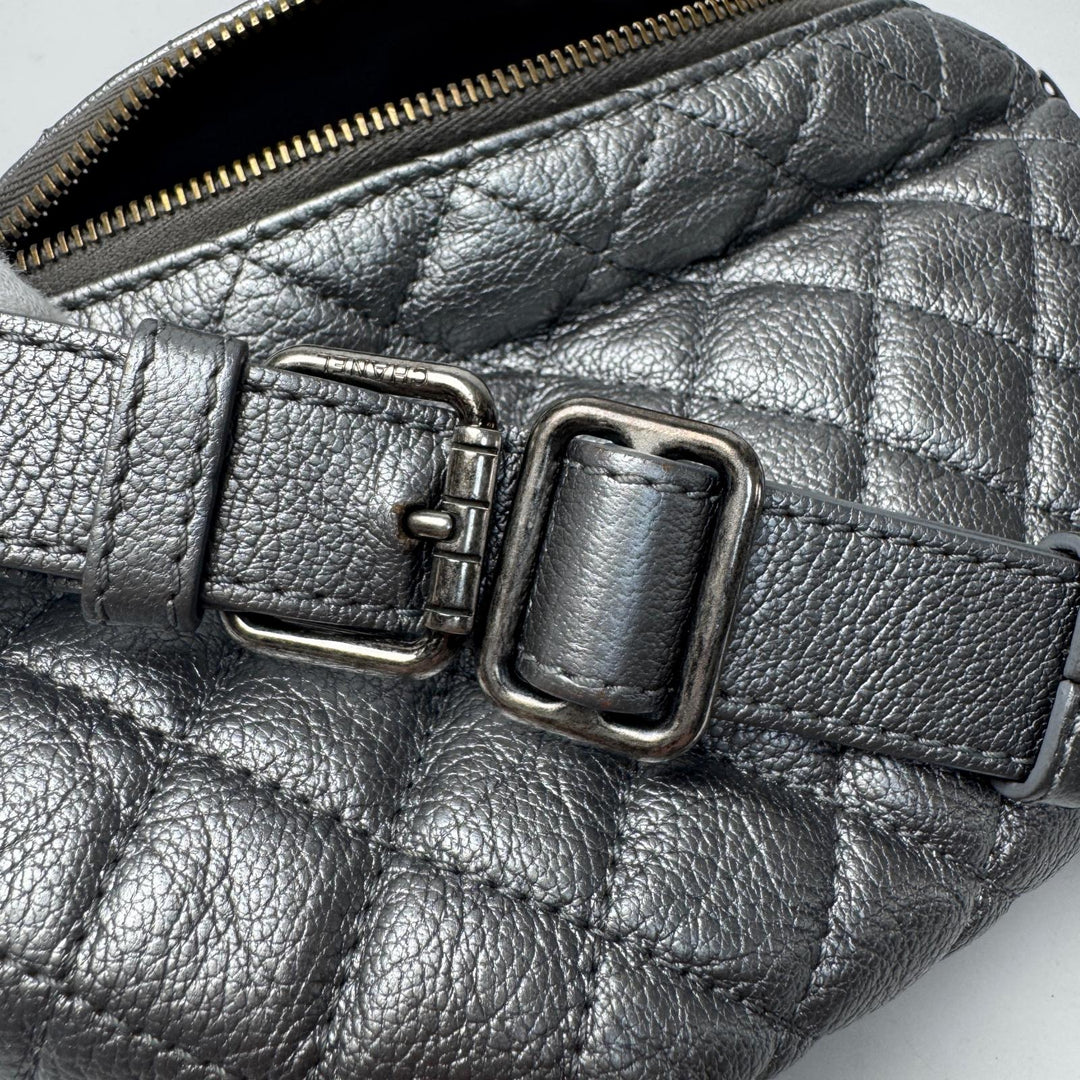 シャネル CHANEL ウエストバッグ ボディバッグ シルバー レザー 19番台 A94102 レディース