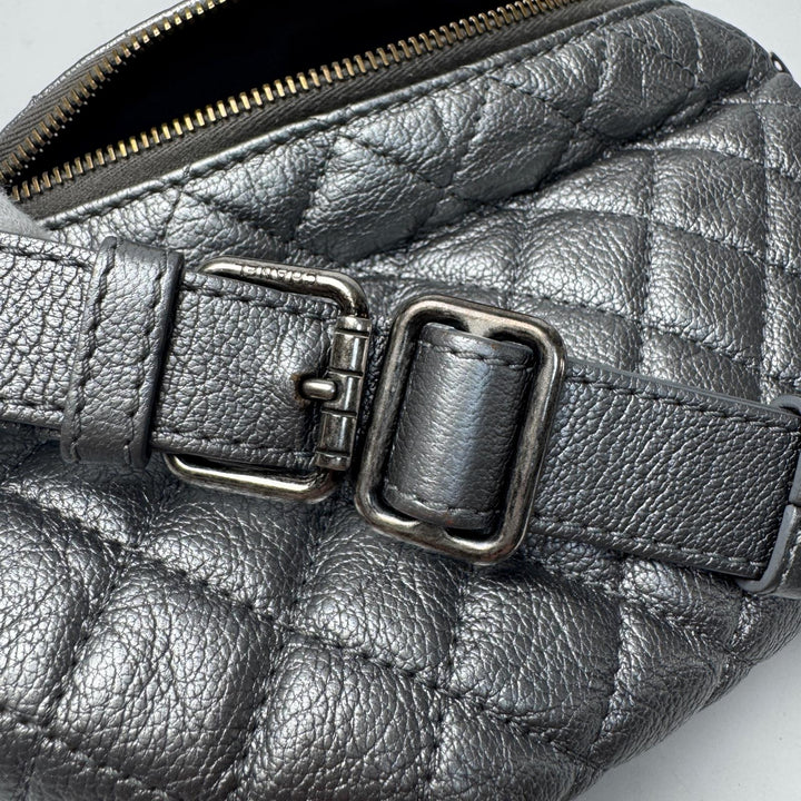 シャネル CHANEL ウエストバッグ ボディバッグ シルバー レザー 19番台 A94102 レディース