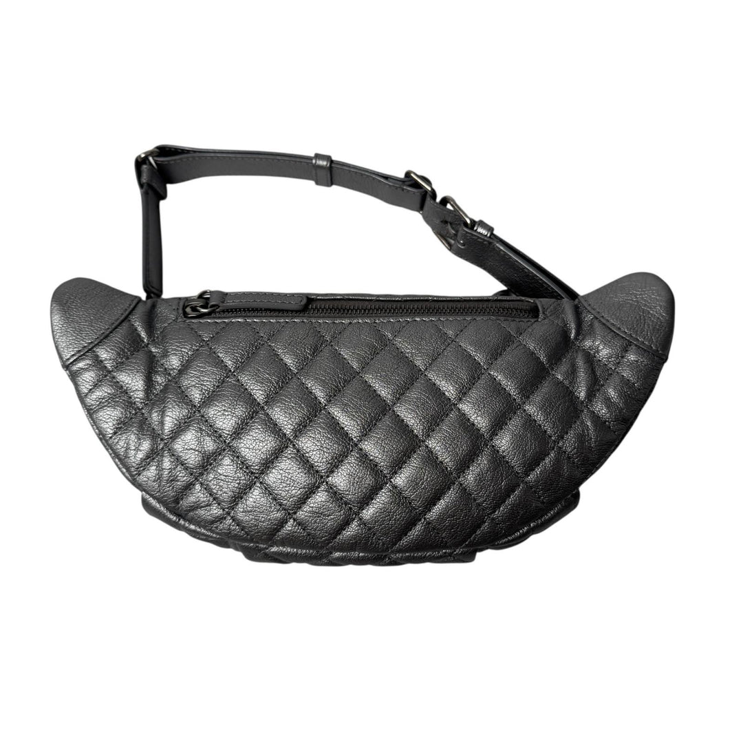 シャネル CHANEL ウエストバッグ ボディバッグ シルバー レザー 19番台 A94102 レディース
