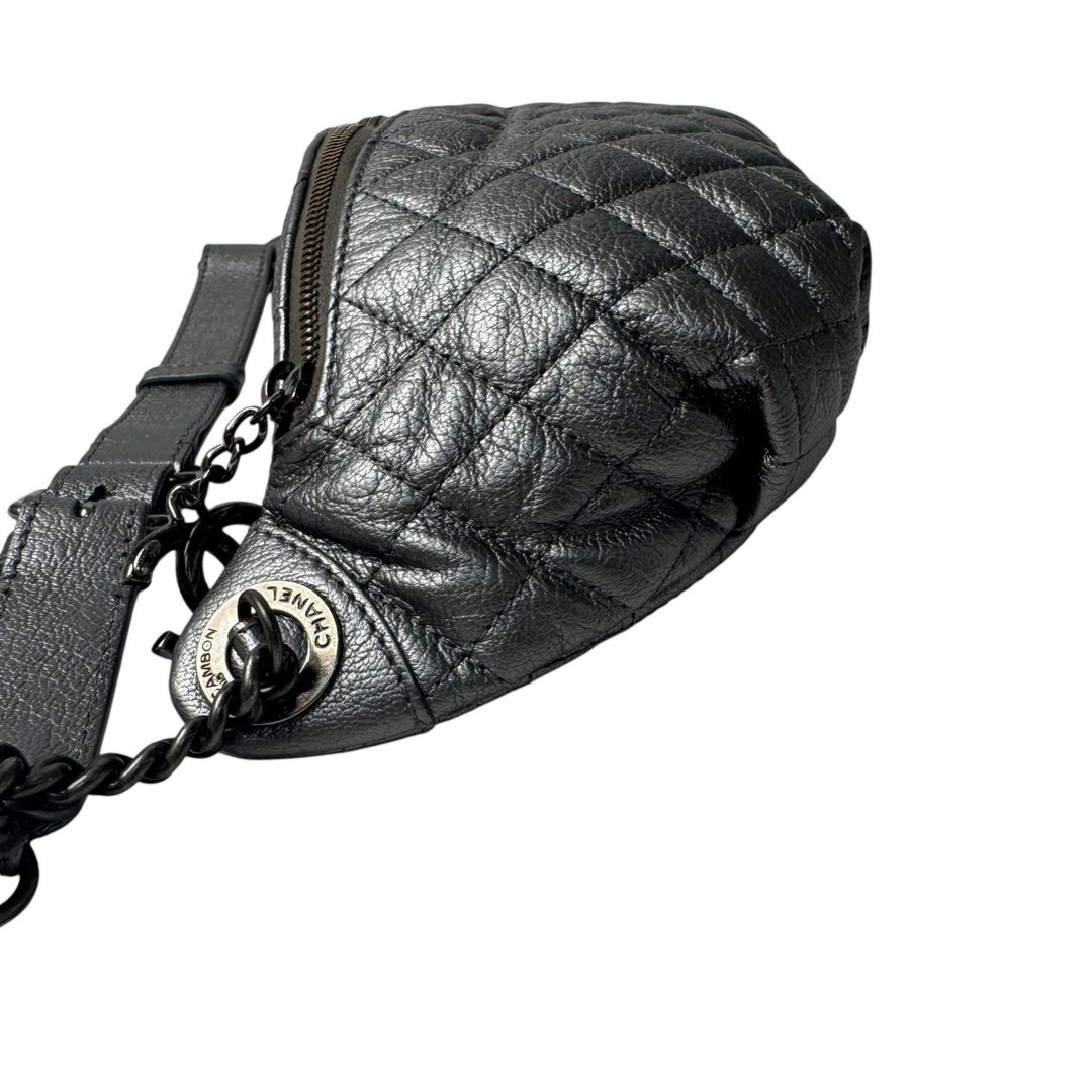 シャネル CHANEL ウエストバッグ ボディバッグ シルバー レザー 19番台 A94102 レディース