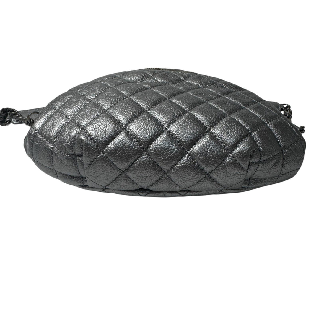 シャネル CHANEL ウエストバッグ ボディバッグ シルバー レザー 19番台 A94102 レディース