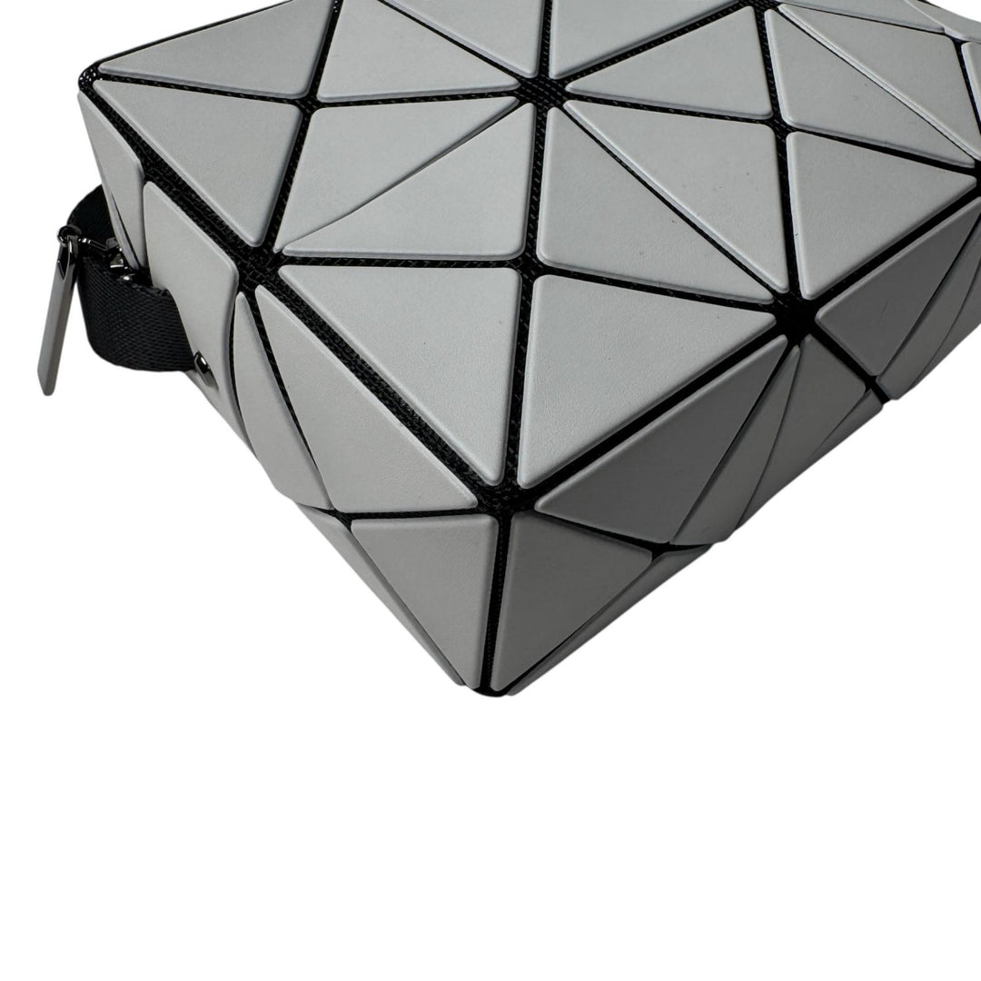 美品 イッセイミヤケ バオバオ BOA BOA ISSEY MIYAKE CUBOID ショルダーバッグ 斜めがけ クロスボディ レディース