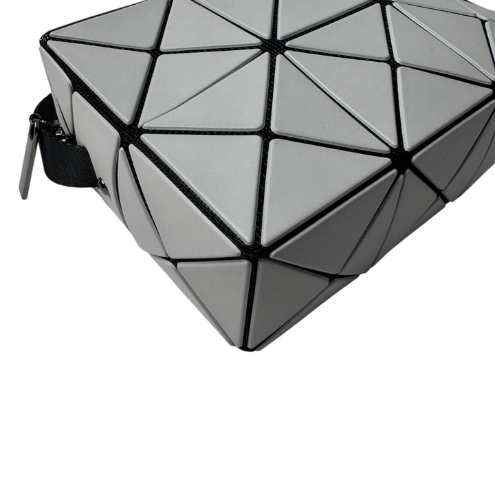 美品 イッセイミヤケ バオバオ BOA BOA ISSEY MIYAKE CUBOID ショルダーバッグ 斜めがけ クロスボディ レディース