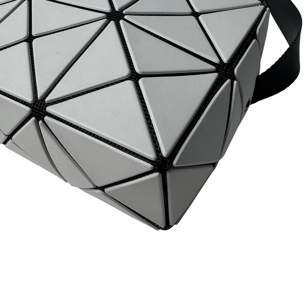 美品 イッセイミヤケ バオバオ BOA BOA ISSEY MIYAKE CUBOID ショルダーバッグ 斜めがけ クロスボディ レディース