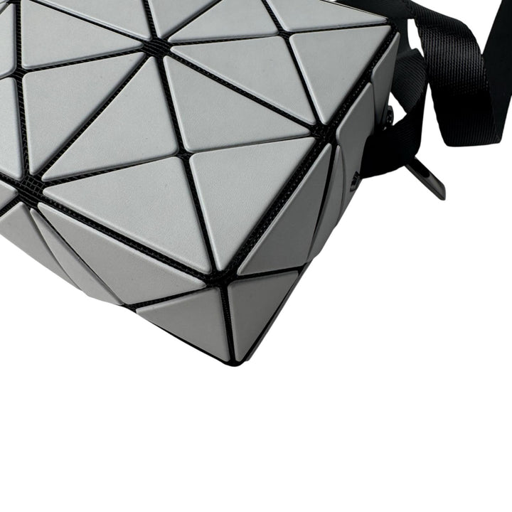 美品 イッセイミヤケ バオバオ BOA BOA ISSEY MIYAKE CUBOID ショルダーバッグ 斜めがけ クロスボディ レディース