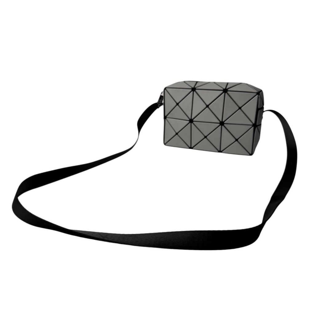 美品 イッセイミヤケ バオバオ BOA BOA ISSEY MIYAKE CUBOID ショルダーバッグ 斜めがけ クロスボディ レディース
