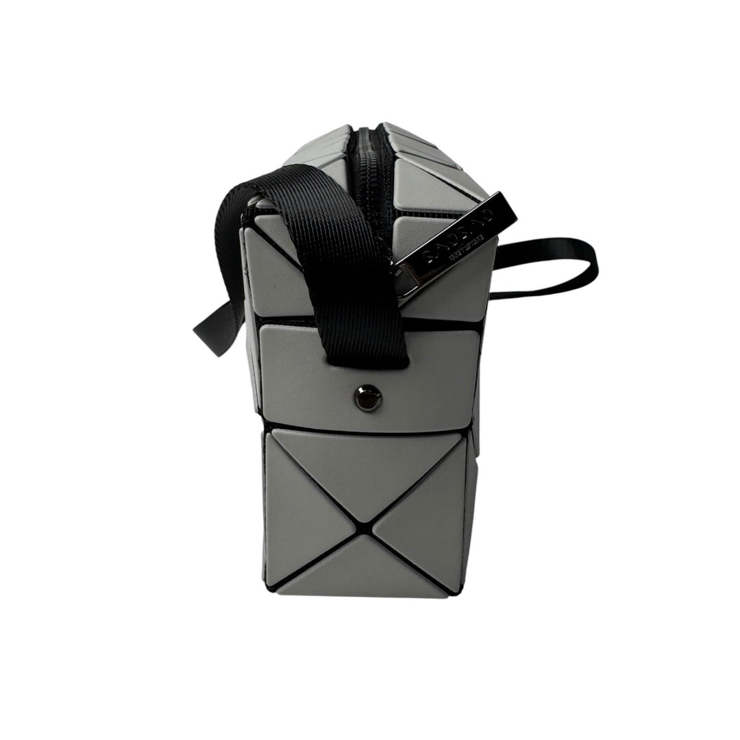 美品 イッセイミヤケ バオバオ BOA BOA ISSEY MIYAKE CUBOID ショルダーバッグ 斜めがけ クロスボディ レディース