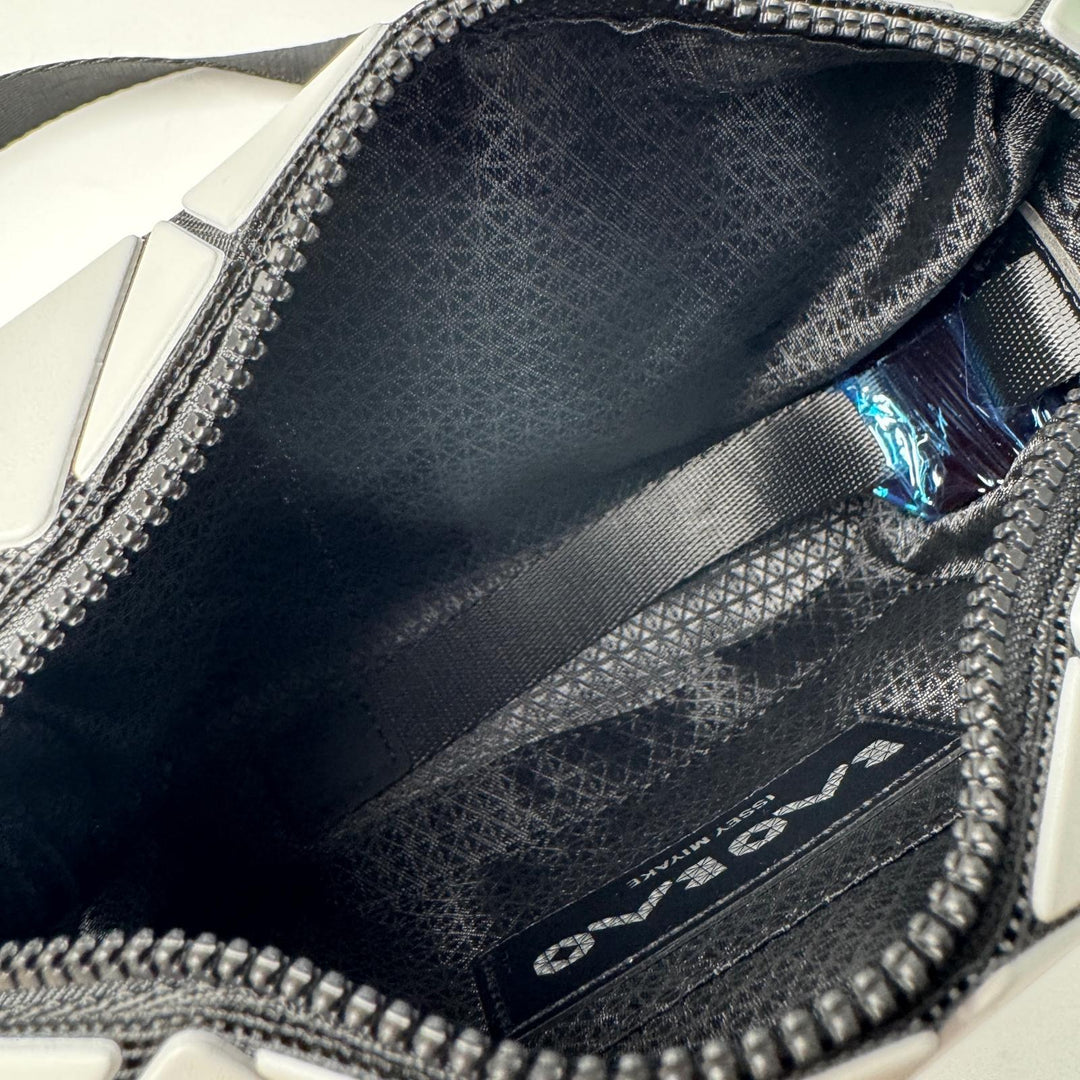 美品 イッセイミヤケ バオバオ BOA BOA ISSEY MIYAKE CUBOID ショルダーバッグ 斜めがけ クロスボディ レディース
