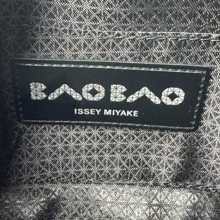 美品 イッセイミヤケ バオバオ BOA BOA ISSEY MIYAKE CUBOID ショルダーバッグ 斜めがけ クロスボディ レディース