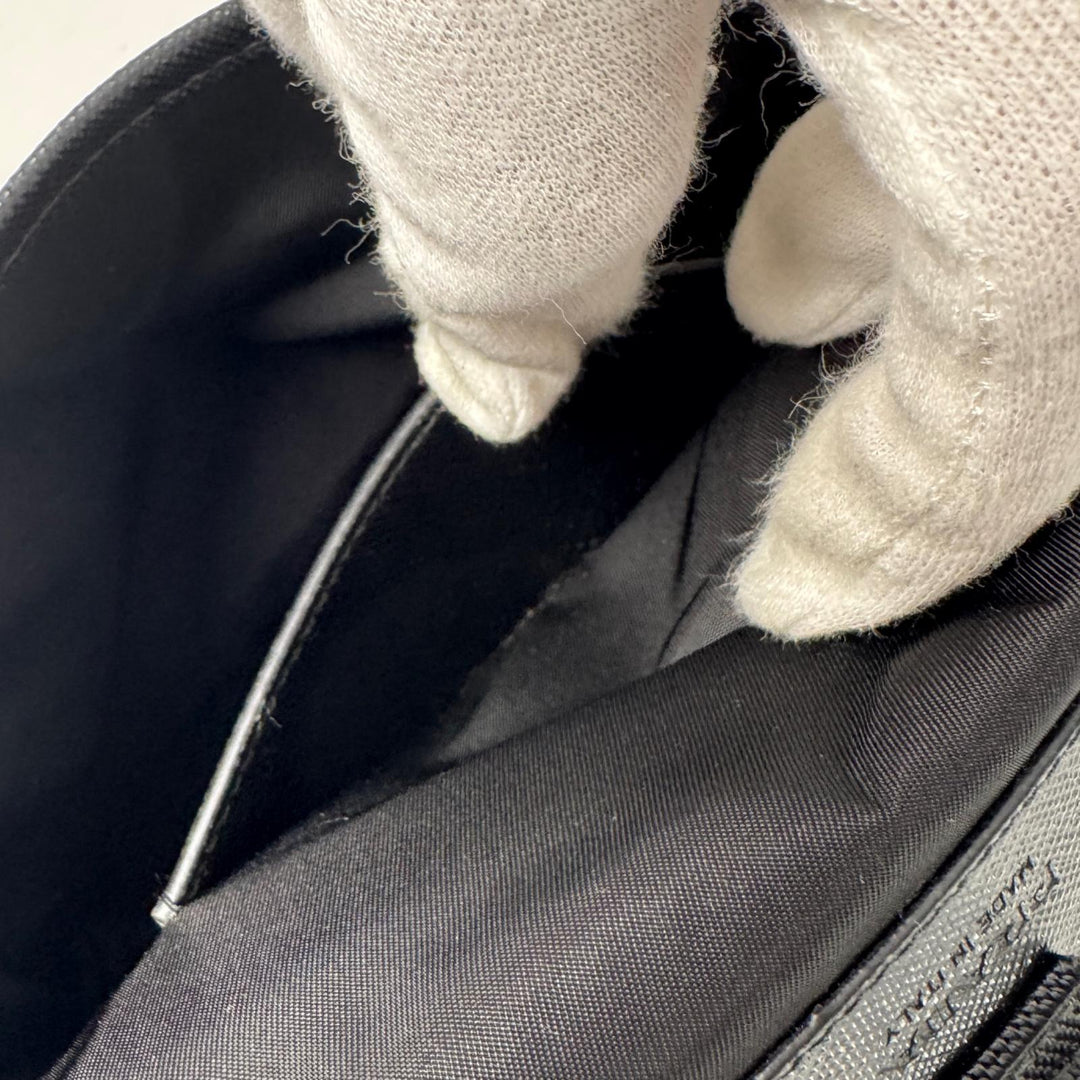 プラダ PRADA Re-Nylon サフィアーノレザー ミニ ショルダーバッグ メンズ
