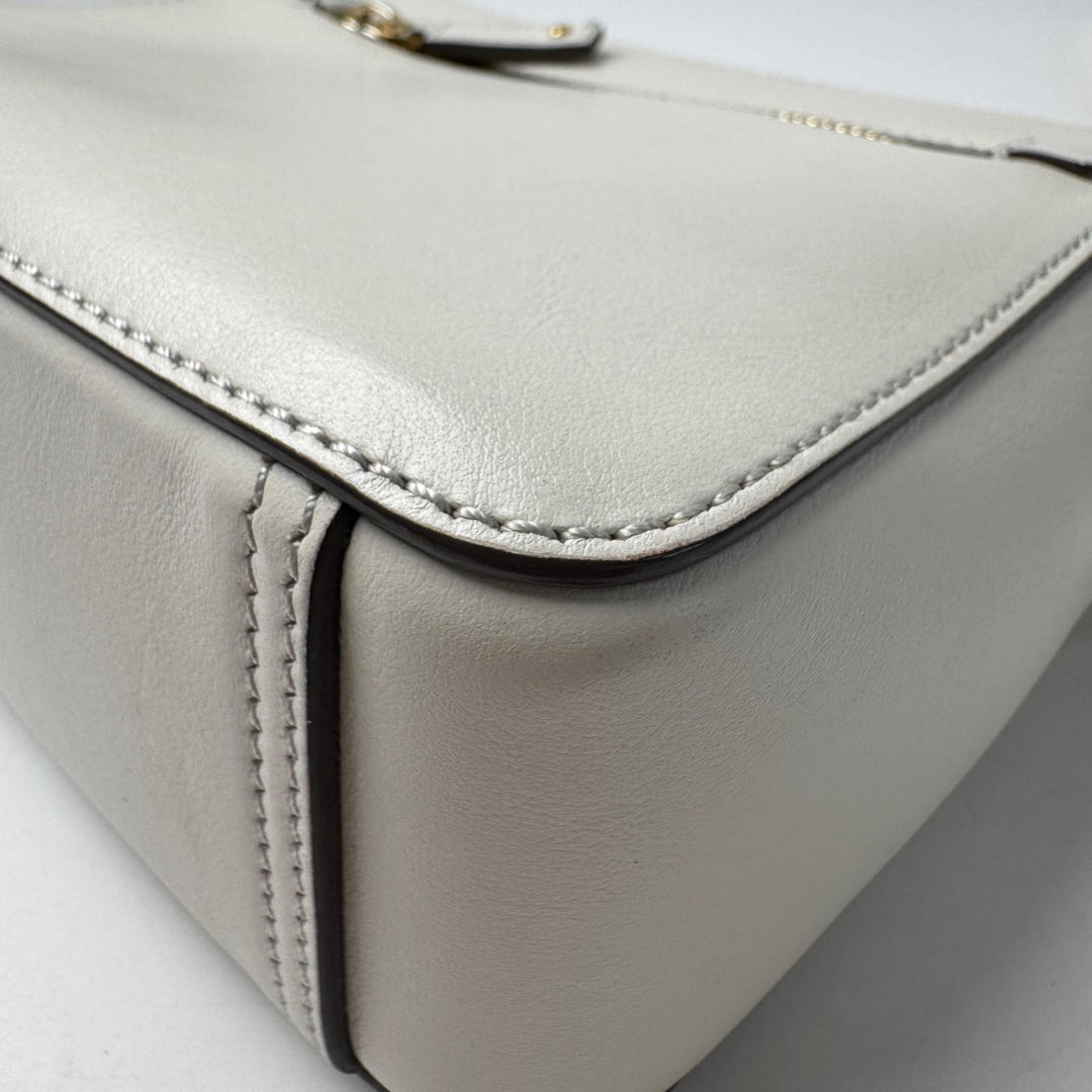 アニヤハインドマーチ Anya Hindmarch アイズ チェーン ショルダーバッグ 斜めがけ クロスボディ レディース