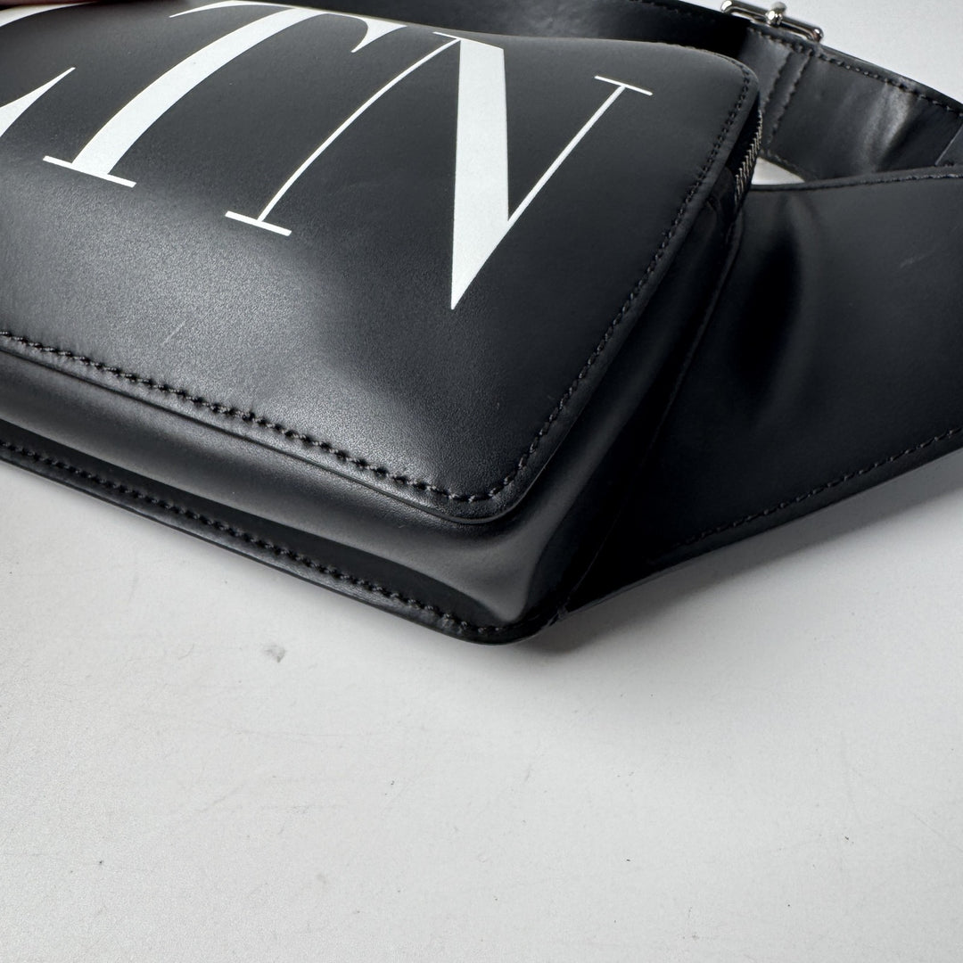美品 ヴァレンティノガラヴァーニ valentino garavani ボディバッグ VLTNロゴ VY2B0A10WJW メンズ