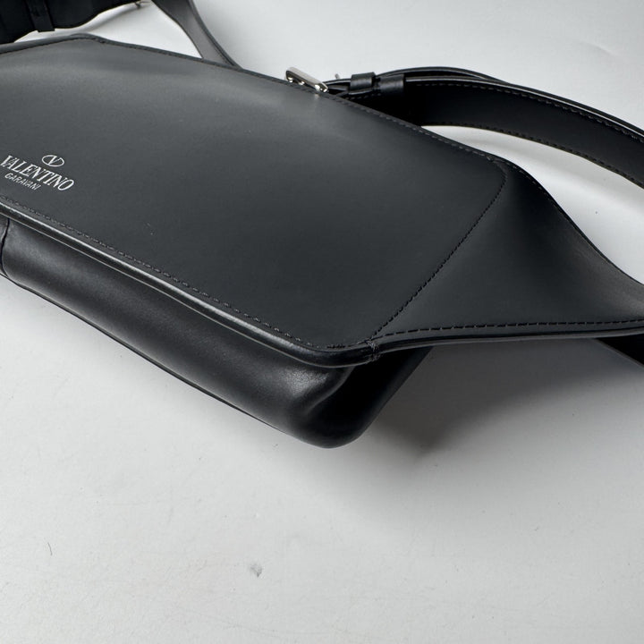 美品 ヴァレンティノガラヴァーニ valentino garavani ボディバッグ VLTNロゴ VY2B0A10WJW メンズ