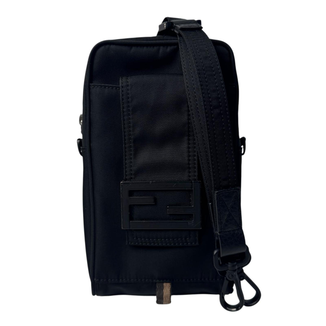 フェンディ FENDI バゲット フォンポーチ ナイロン ショルダーバッグ 黒 7AS056 斜めがけ クロスボディ メンズ