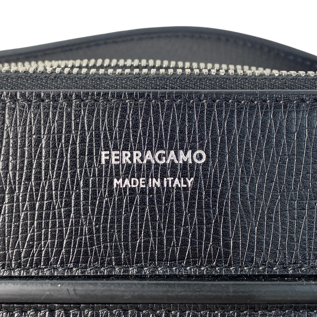 美品 フェラガモ FERRAGAMO メンズ ショルダーバッグ 2way 現行ロゴ 斜めがけ クロスボディ