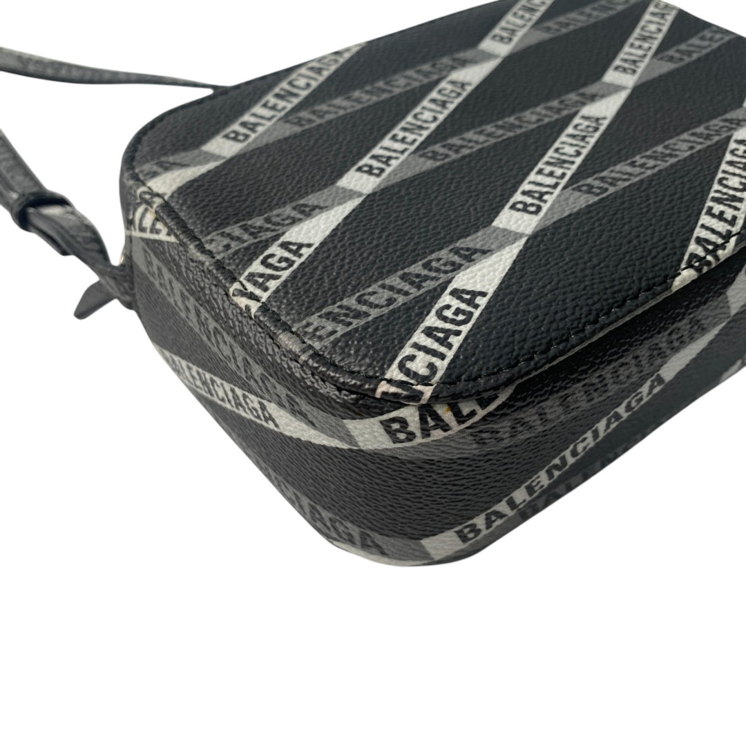 バレンシアガ BALENCIAGA レディース エブリディ カメラバッグ XS ミニ ショルダーバッグ 斜めがけ クロスボディ
