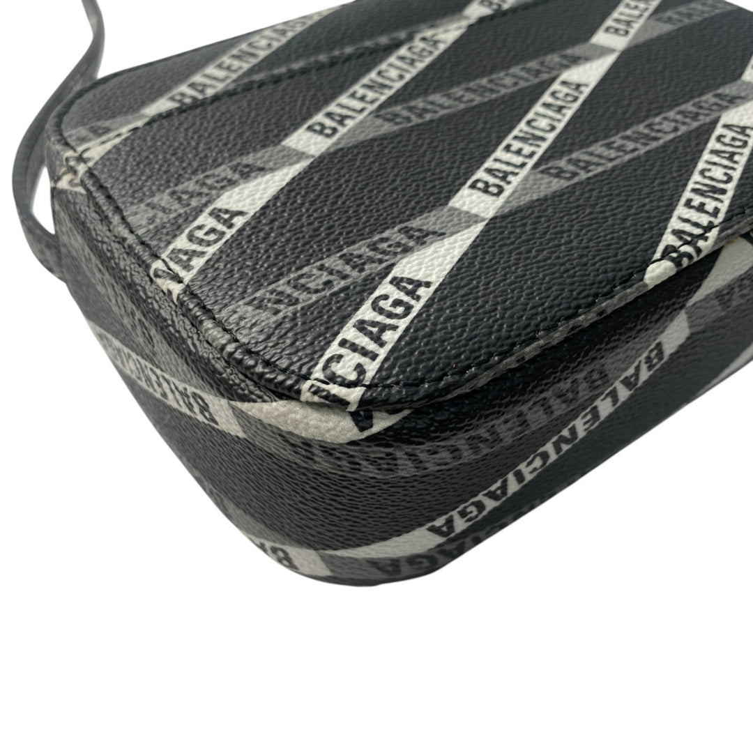 バレンシアガ BALENCIAGA レディース エブリディ カメラバッグ XS ミニ ショルダーバッグ 斜めがけ クロスボディ