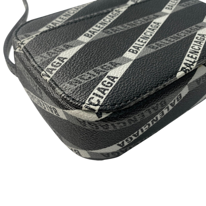 バレンシアガ BALENCIAGA レディース エブリディ カメラバッグ XS ミニ ショルダーバッグ 斜めがけ クロスボディ