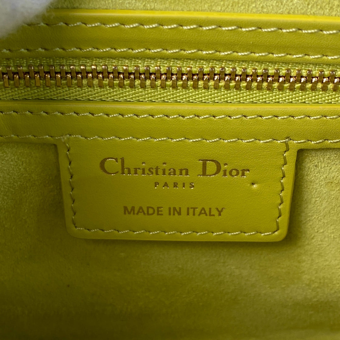 未使用 DIOR デイオール レディース CDシグネチャー ライム カーフスキン チェーンショルダーバッグ M9280UZWS 05-RU-0243 斜めがけ クロスボディ
