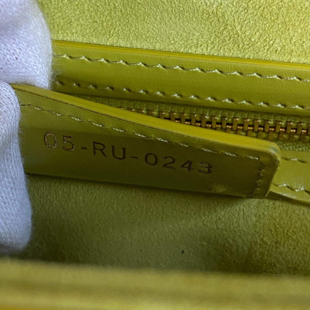 未使用 DIOR デイオール レディース CDシグネチャー ライム カーフスキン チェーンショルダーバッグ M9280UZWS 05-RU-0243 斜めがけ クロスボディ