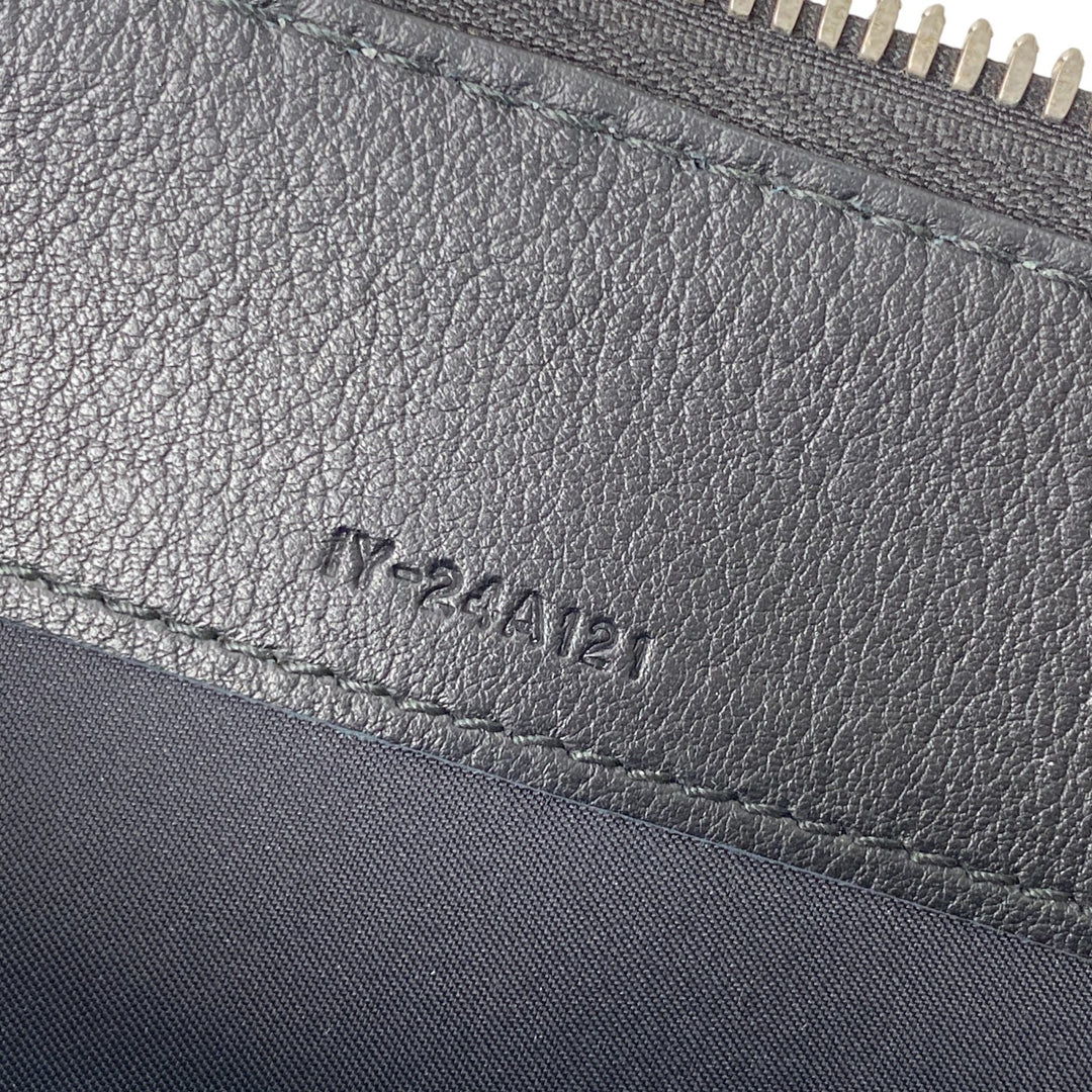 美品 フェラガモ FERRAGAMO レディース クラッチバッグ ロゴスタッズ 24-A121