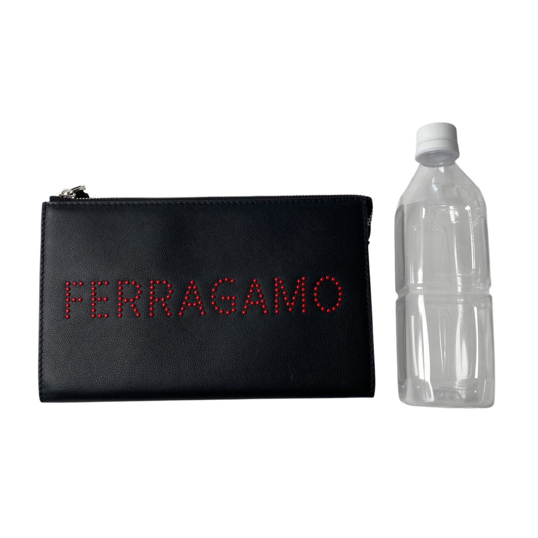 美品 フェラガモ FERRAGAMO レディース クラッチバッグ ロゴスタッズ 24-A121